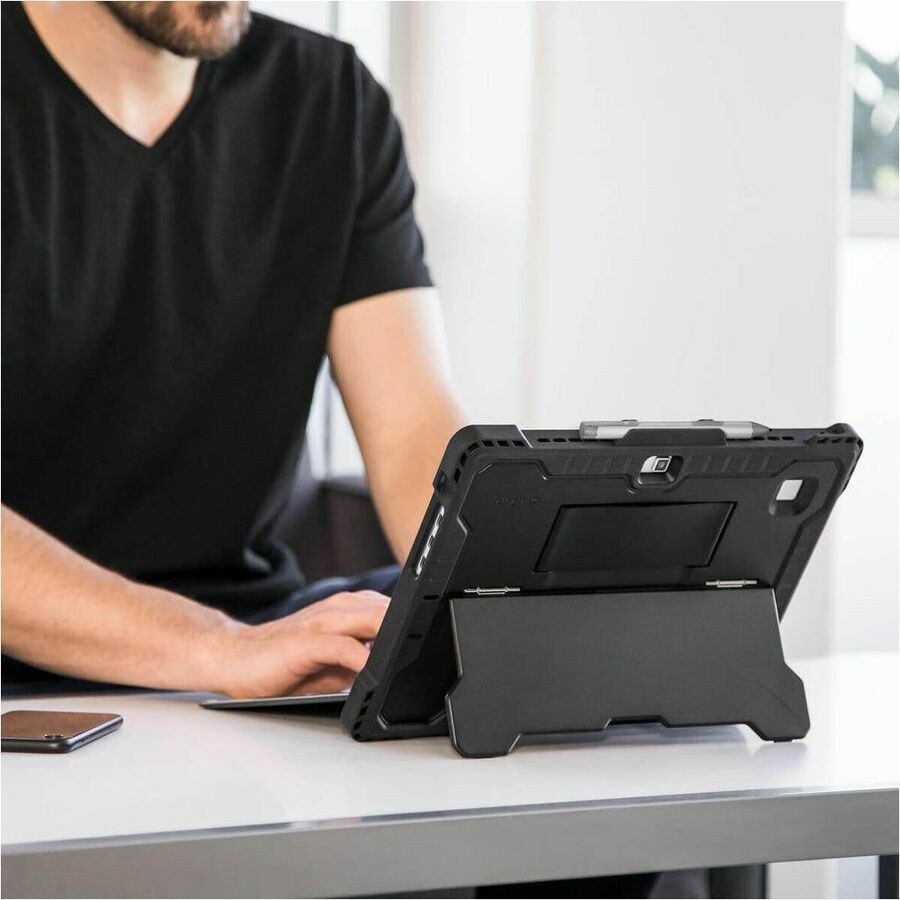 Targus THZ811GLZ Rugged Carrying Case HP Notebook - Black THZ811GLZ